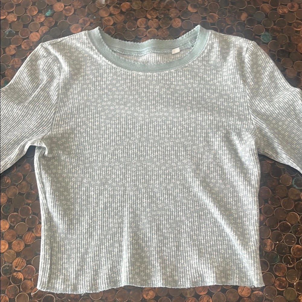 Pacsun Daisy Ribbed Long Sleeve Crop Top – White & Light Green